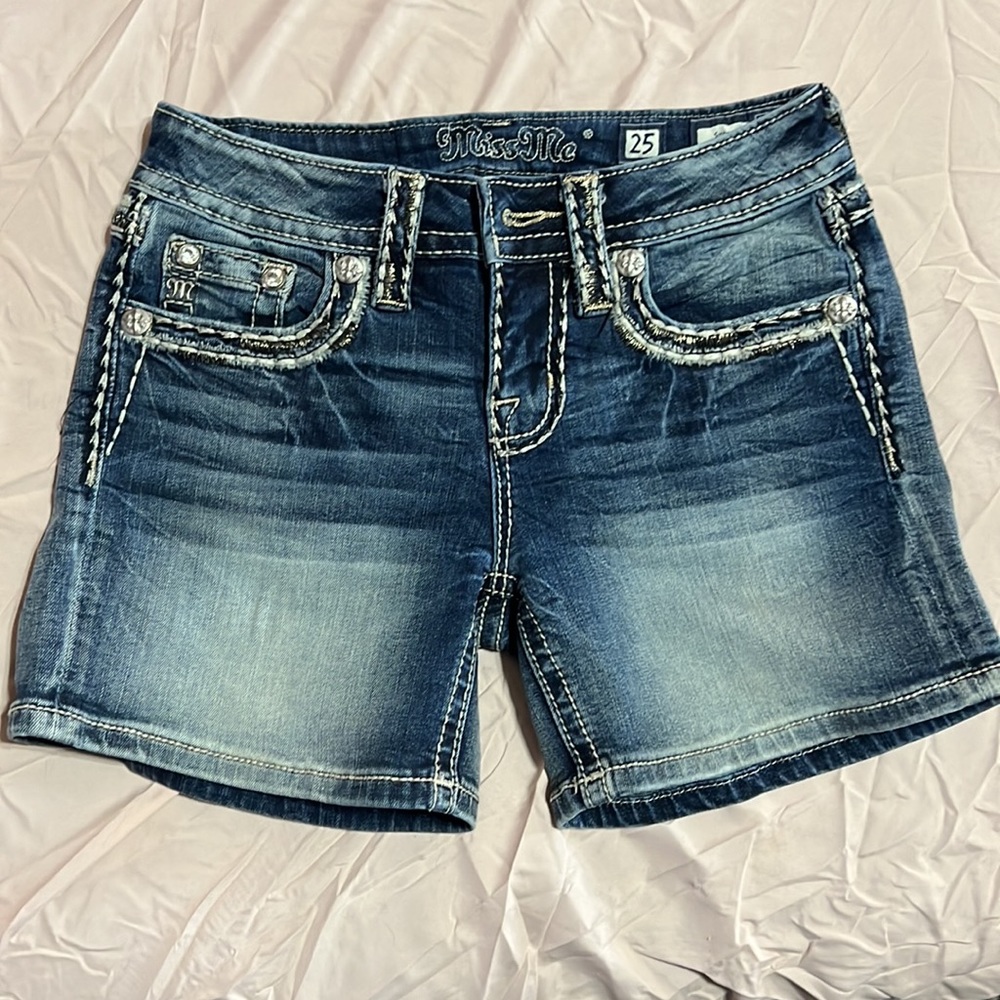 Shorts - Picture 2 of 3